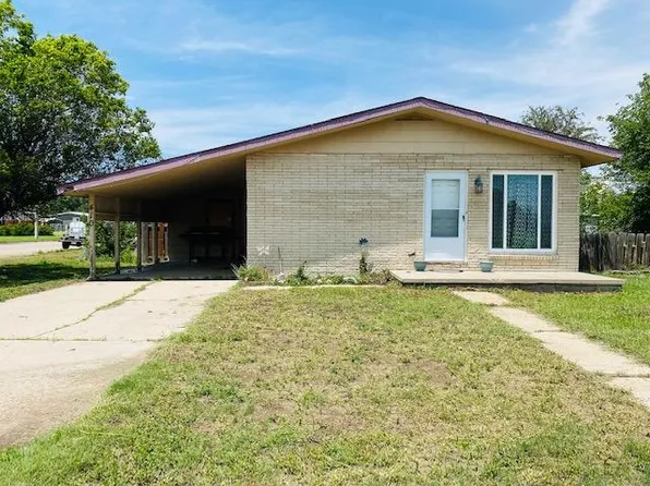 410 W Avenue C, Lakin, KS 67860