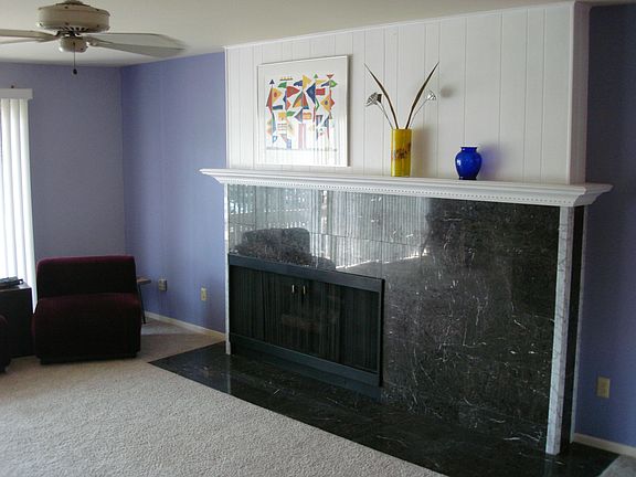 living rm. w/ gas fireplace