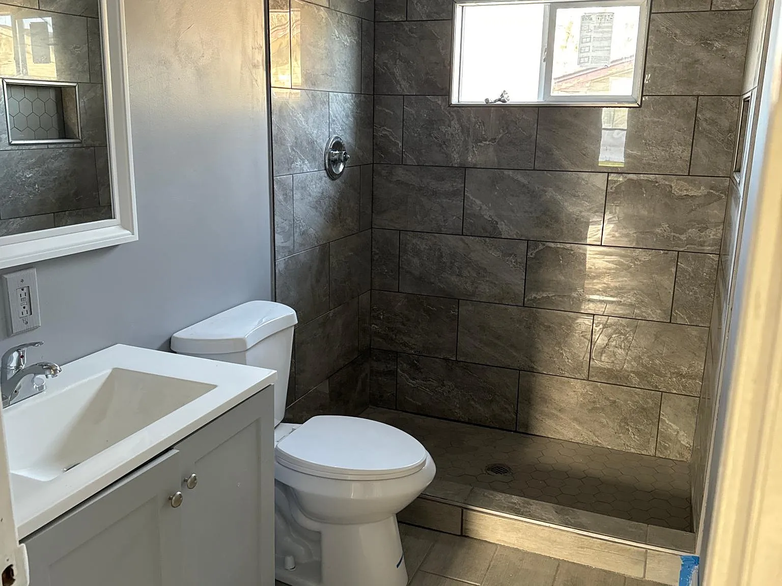 27228 Seyburn Ave — Photo 2
