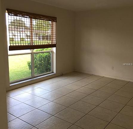3rd image of 974 Shorecrest Ave