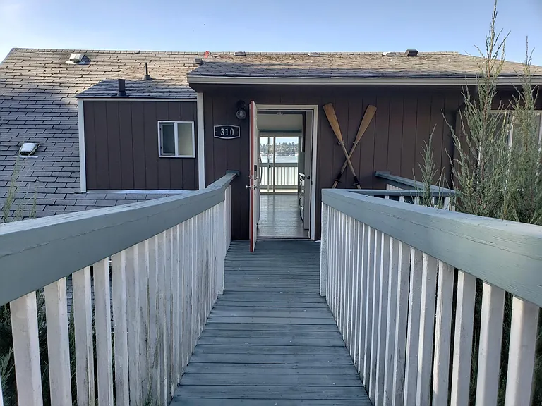 310 Perry Ave N — Photo 2