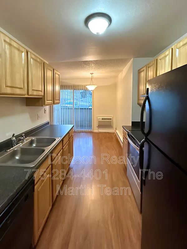 2 bed, 1.0 bath, 963 sqft, $1,450 — Photo 3