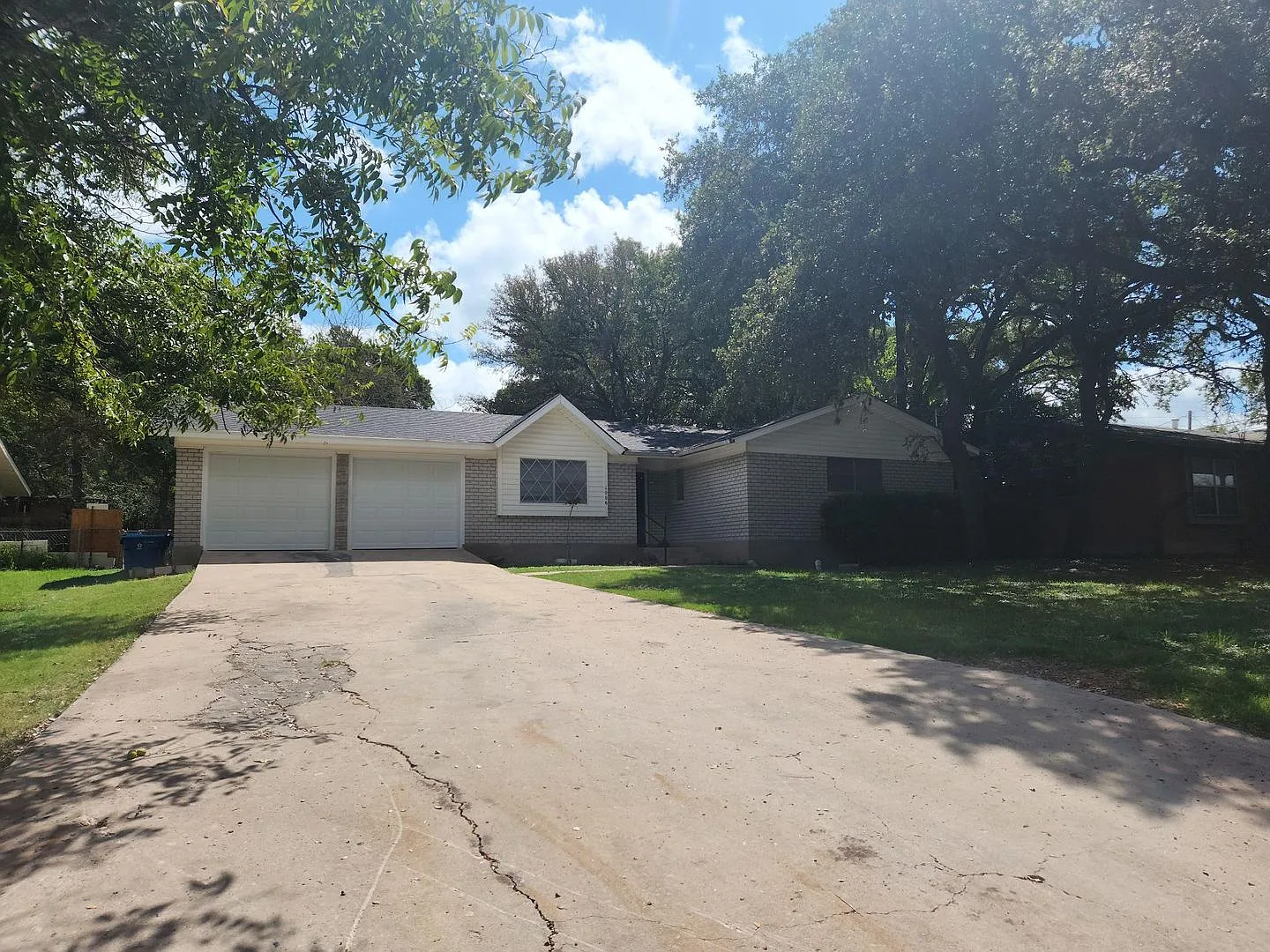 For Lease!! Spacious Home — Photo 2