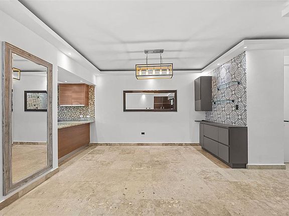 4th image of 270 Avenue