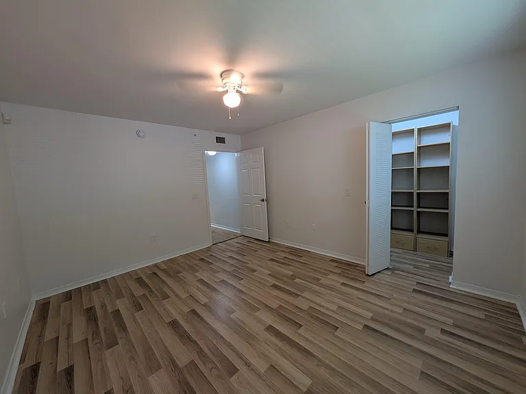 5001 Wiles Rd #105 — Photo 5
