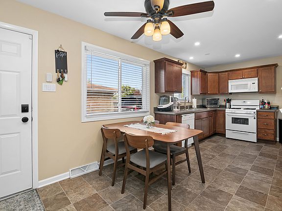 4th image of 16472 Terry Ln