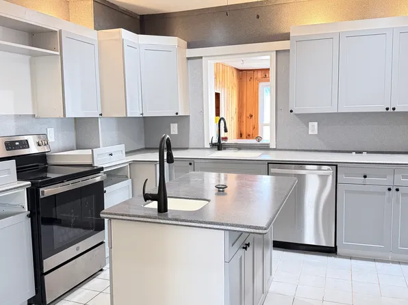 362 Pearl St #1, Manchester, NH 03104