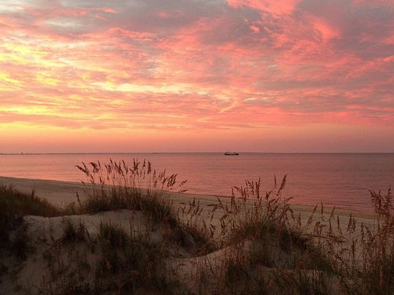 Private access to the beach, view from walkway to beach