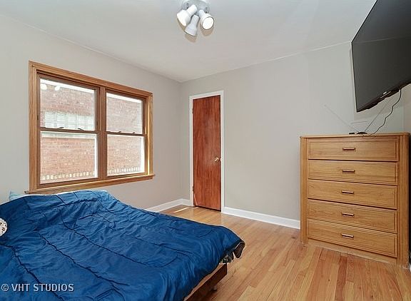 4th image of 3457 N Oriole Ave