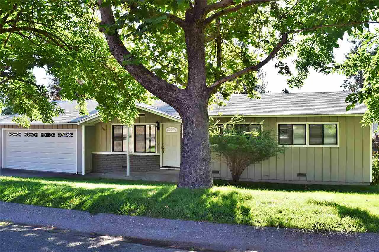 318 Hillcrest Dr photo 1