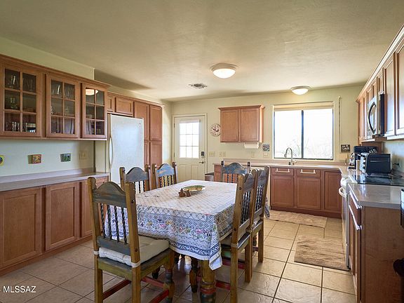 5th image of 294 W Sanford Rd