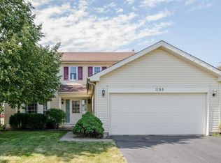 1195 Hill Crest Dr, Carol Stream, IL 60188