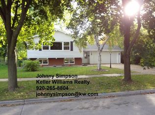 808 Ridgeway Blvd, De Pere, WI 54115