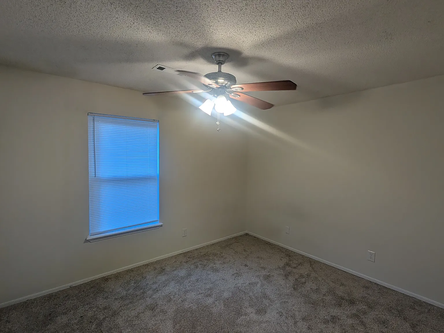 2 bed, 1.5 bath, 832 sqft, $895 — Photo 4