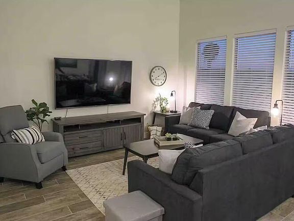 5th image of 501 N Ventura Ln