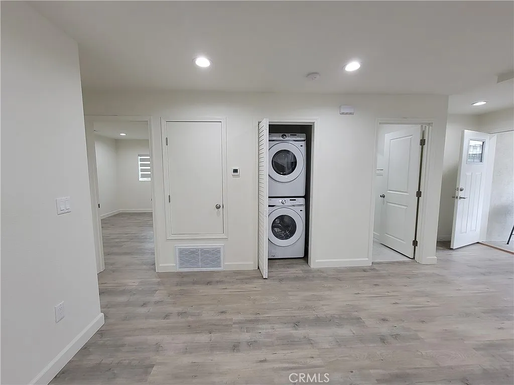 3 bed, 910 sqft, $3,000 — Photo 2