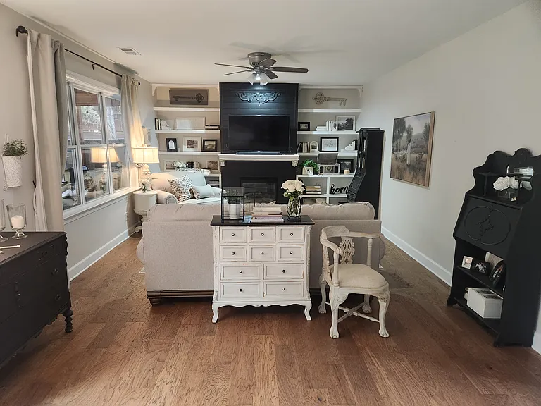 Woodview Ln — Photo 3