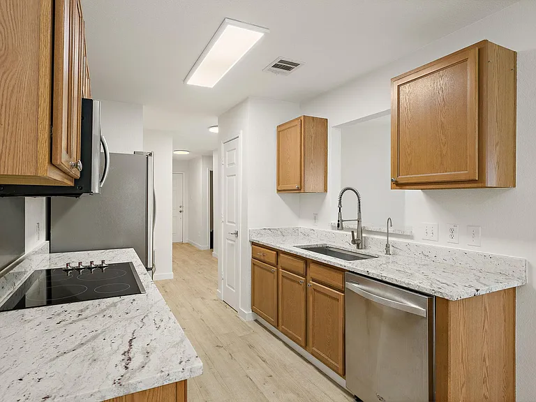 218 Altamont St — Photo 4