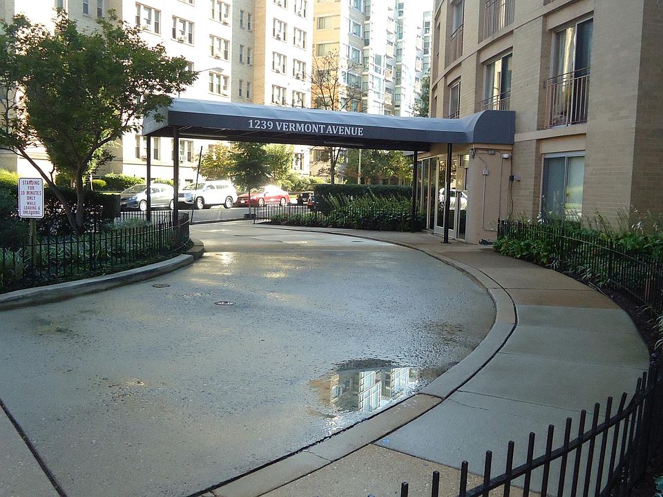 Circular Drive to The Crescent Towers