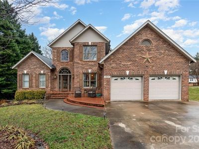 1869 Plaza Dr, Hickory, NC, 28602