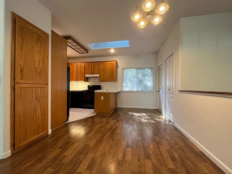1146 Vista Dr — Photo 10