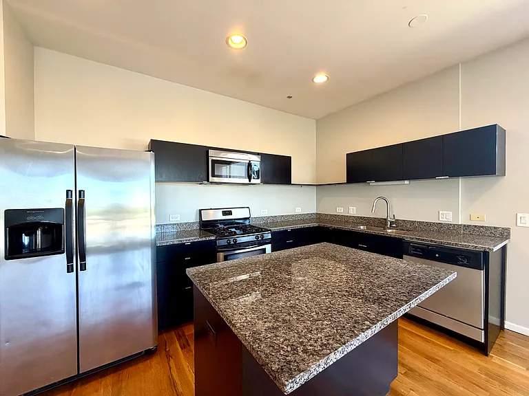 2157 N Damen Ave #305 — Photo 9