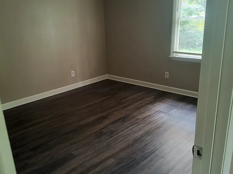 245 Guinevere Ct — Photo 16