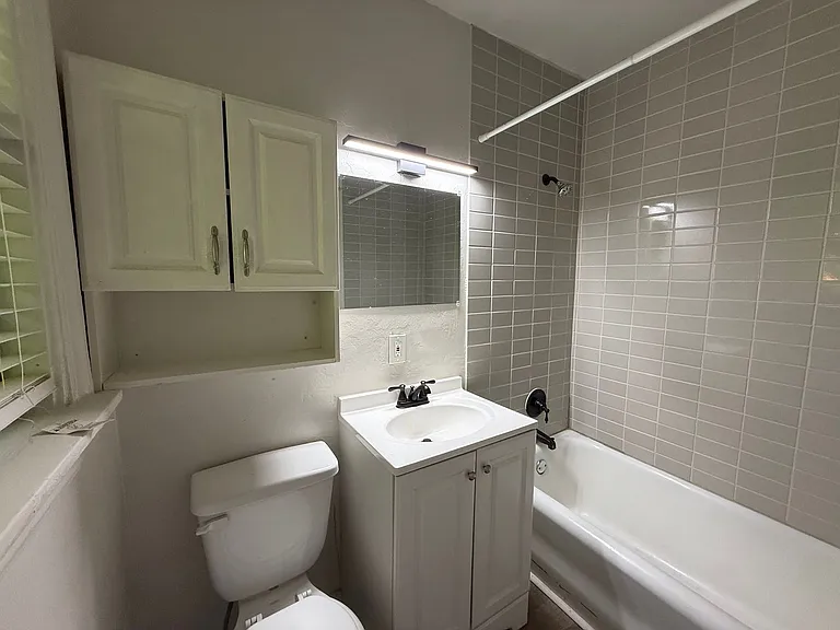 800 East Dr — Photo 11