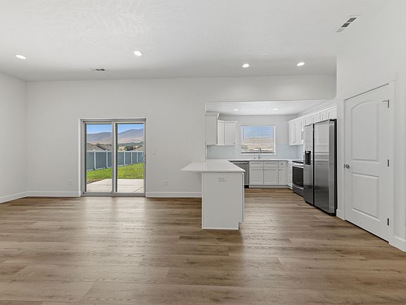 4th image of 1713 Willow Way