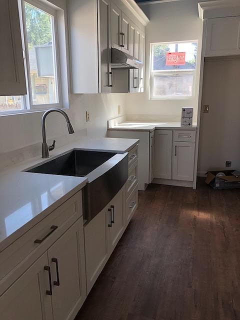 2nd image of 2-414 W Lockeford St #2