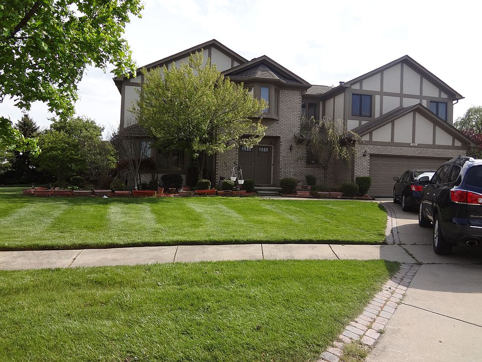 Front w/ Large Yard / Cul-de-sac