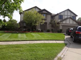 177 Partridge Dr, Troy, MI 48098