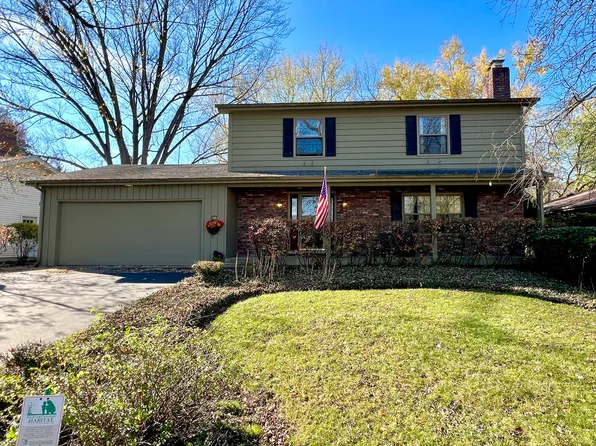 306 S Wulff St, Cary, IL 60013