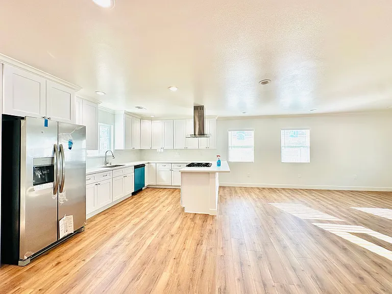 2932 Allred St — Photo 12