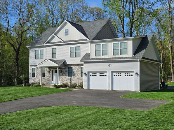 25 Meridian Ridge Dr, Newtown, CT 06470
