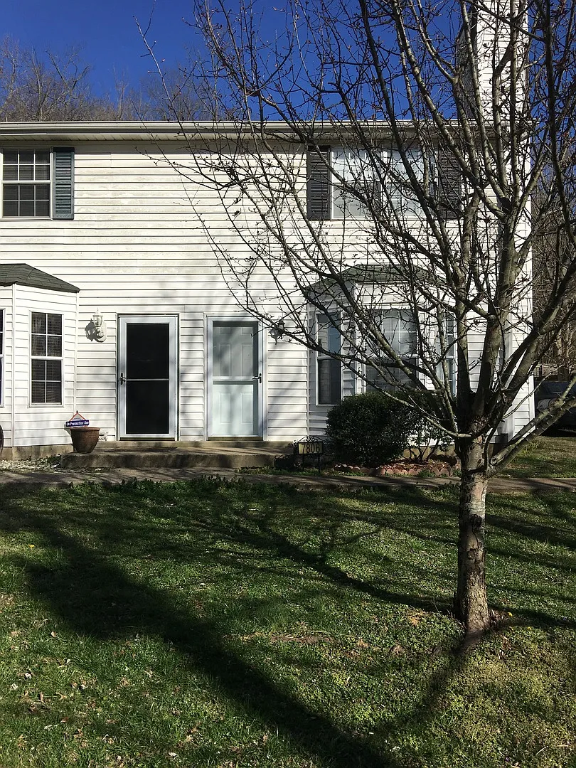 Cute 2 Bedroom 2 story duplex available now! — Photo 1