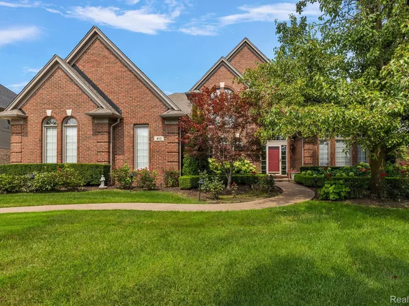 410 Springview Dr, Rochester, MI 48307
