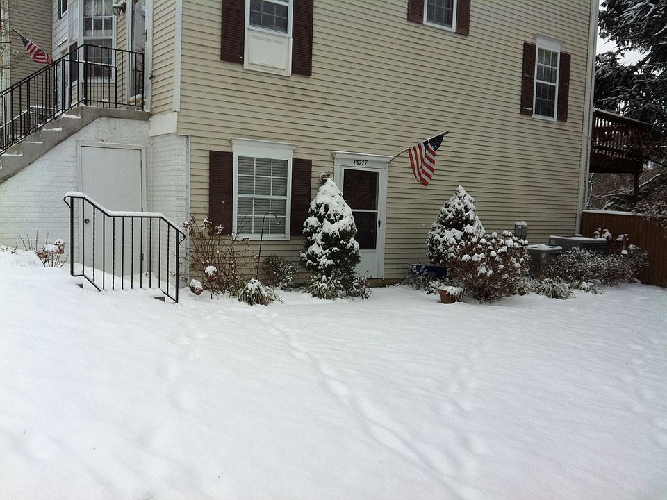 FRONT 1 LEVEL LIVING