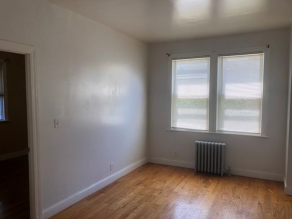 5th image of 127 Franklin Ave Floor 1