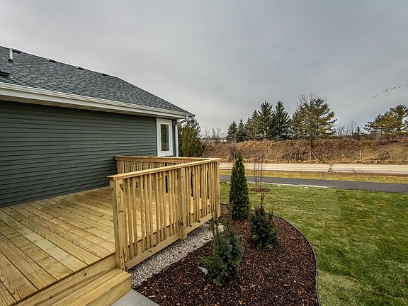 2nd image of W206N16178 Stonebrook DRIVE