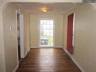 3rd image of 665 Wyandot Ave