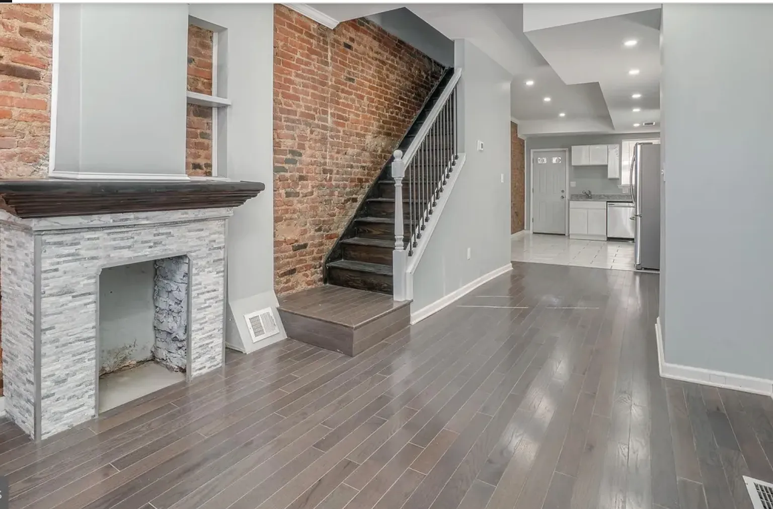 Renovated 2br/2ba Rowhome Walk To Umb, Ummc & Lexington Market — Photo 1