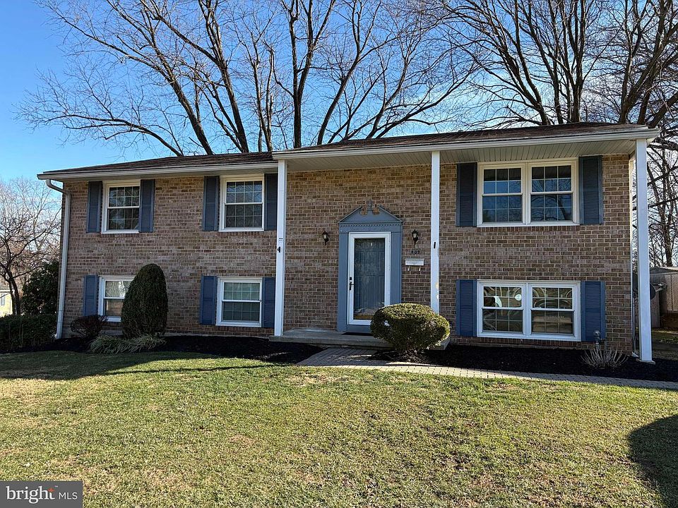 1st image of 409 Deacon Brook Cir