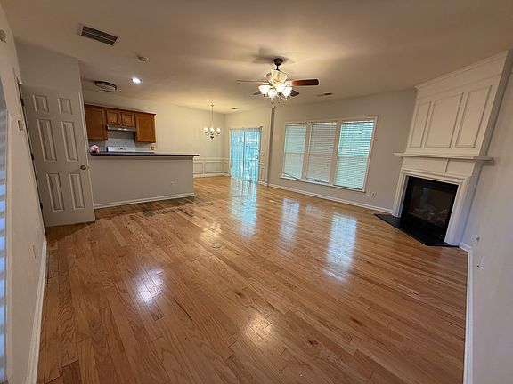 3rd image of 2082 Deptford Dr