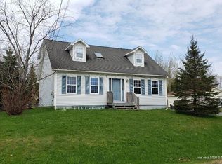 29 Maple St, Mapleton, ME 04757