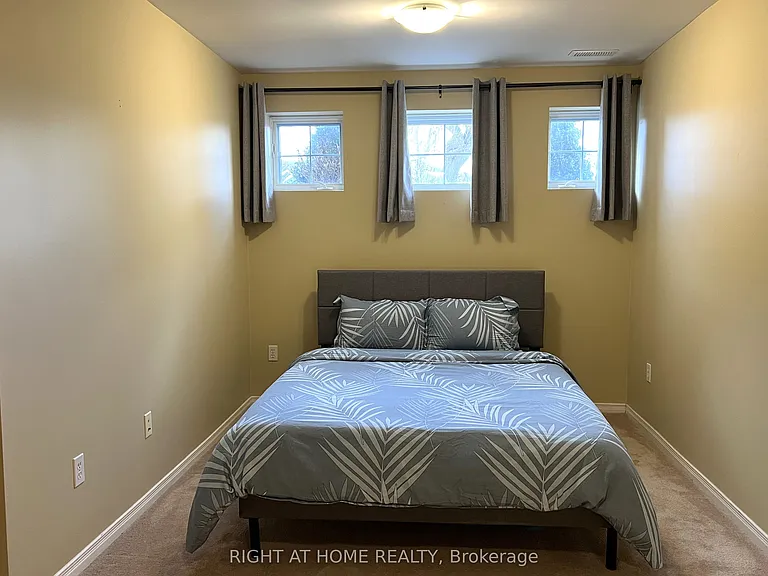 590 Arbour Cres — Photo 28
