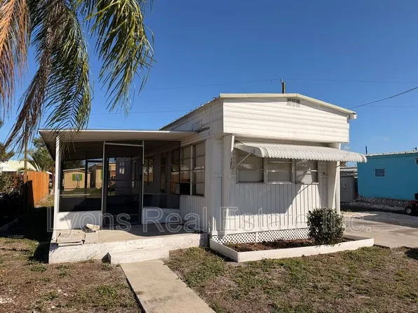 121 Coachlight Ave, North Fort Myers, FL 33917