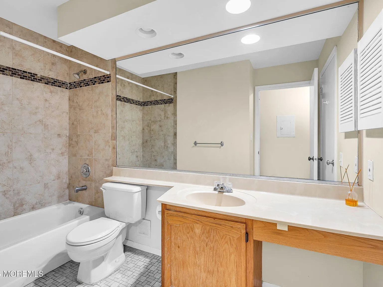 2 bed, 1044 sqft, $2,275 — Photo 4