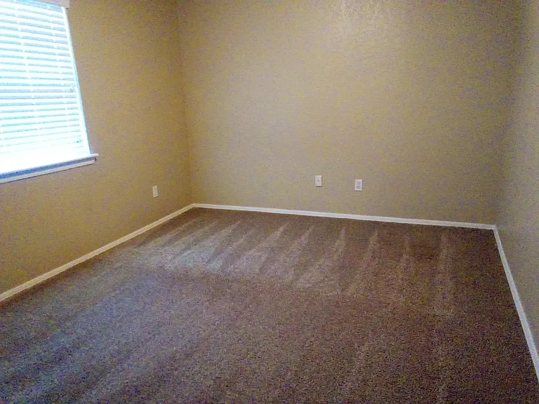 8744 N Rockwell Dr — Photo 6