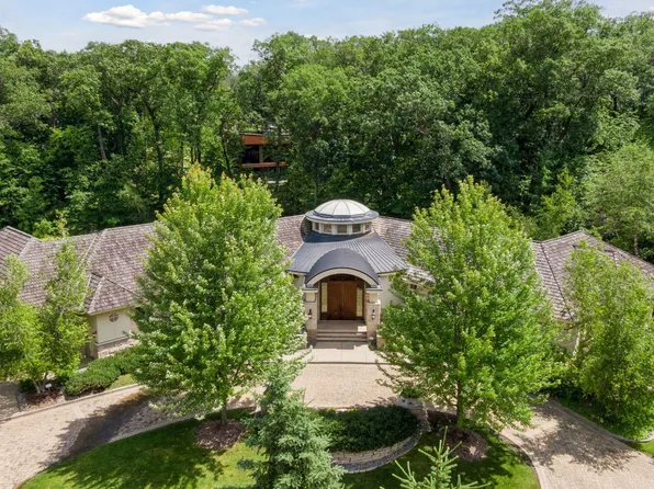 1989 Dwight Ln, Minnetonka, MN 55305